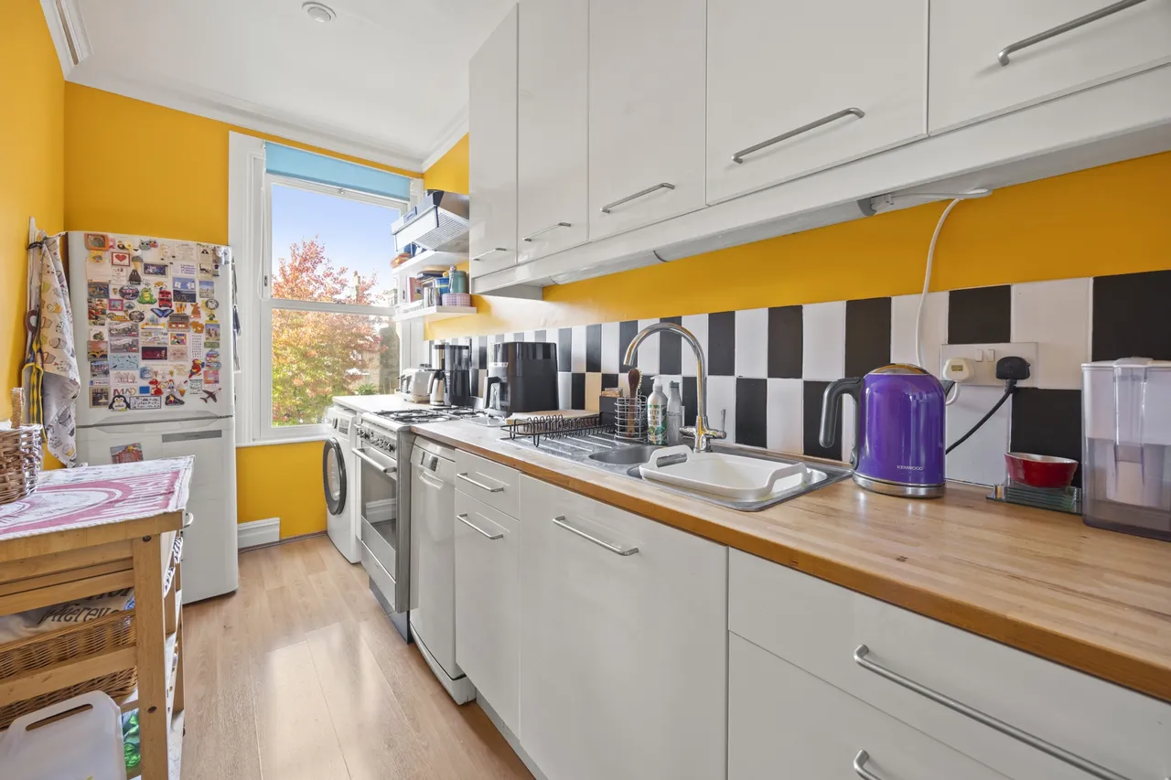Lynton Avenue, London, W13 0EB, photo 3