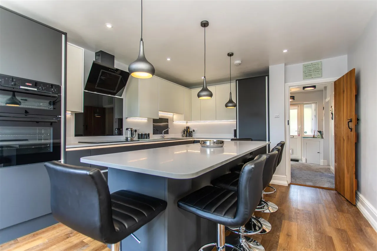 Highlands Avenue, Ridgewood, Uckfield, East Sussex, TN22 5TD, photo 2