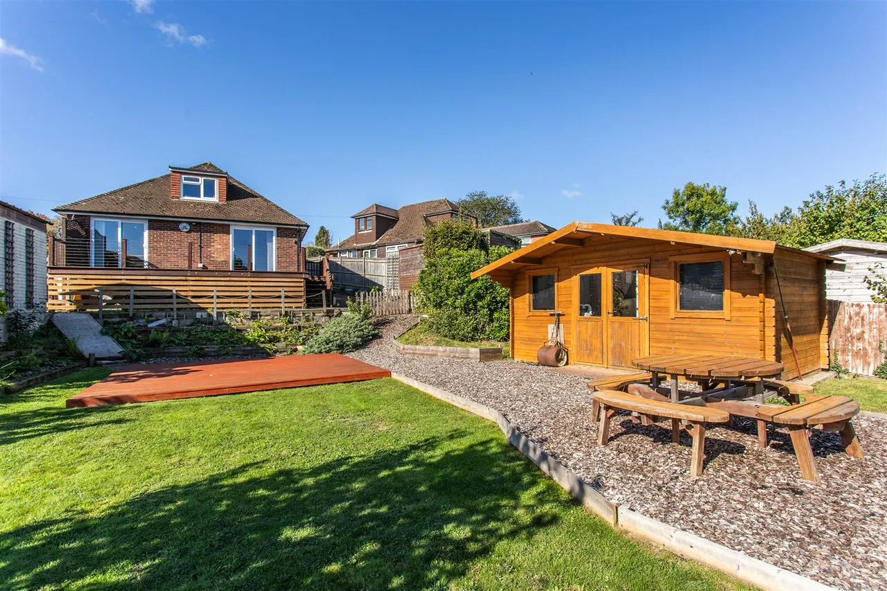 Highlands Avenue, Ridgewood, Uckfield, East Sussex, TN22 5TD, photo 3