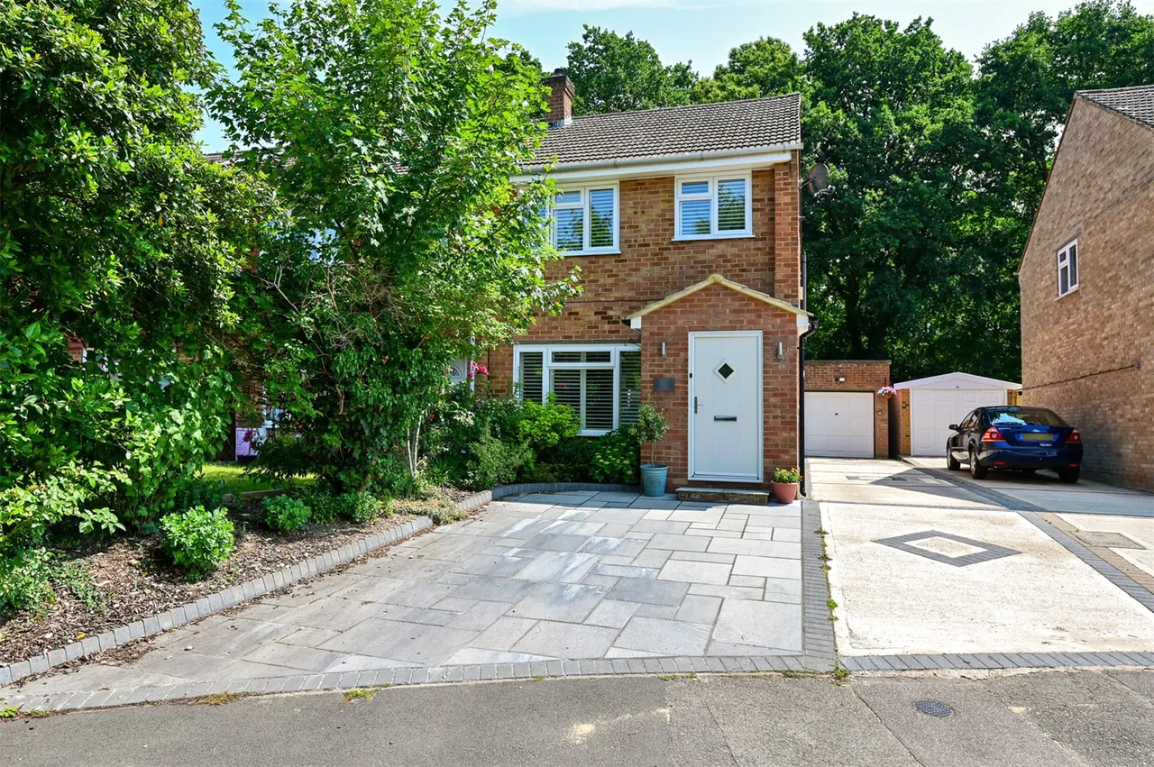 Lynwood Drive, Mytchett, Camberley, Surrey, GU16 6BU, photo 12