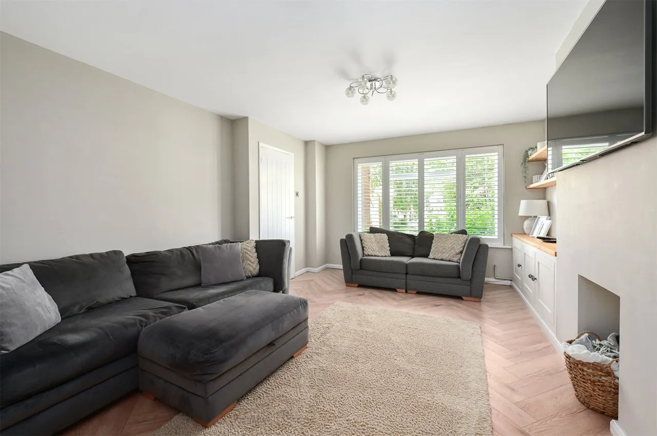 Lynwood Drive, Mytchett, Camberley, Surrey, GU16 6BU, photo 5