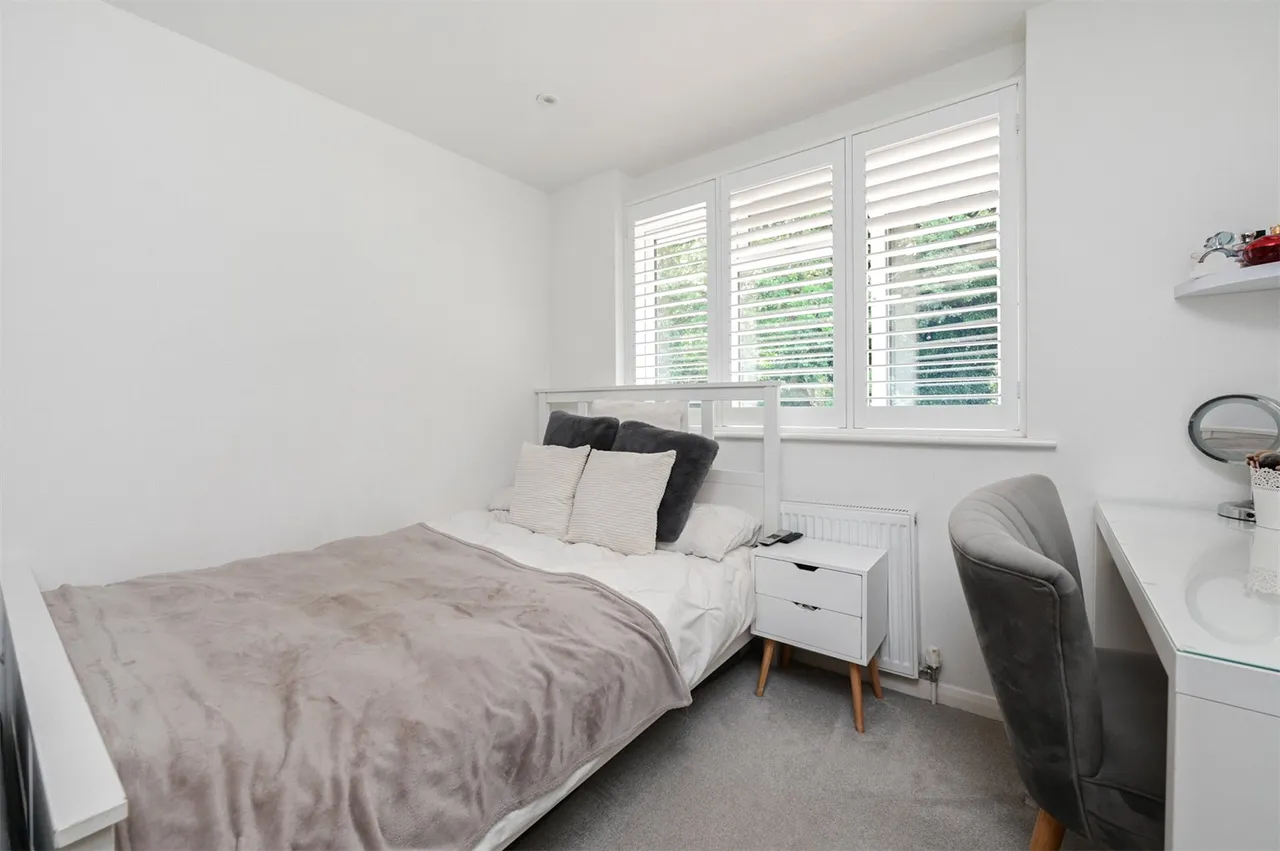 Lynwood Drive, Mytchett, Camberley, Surrey, GU16 6BU, photo 9