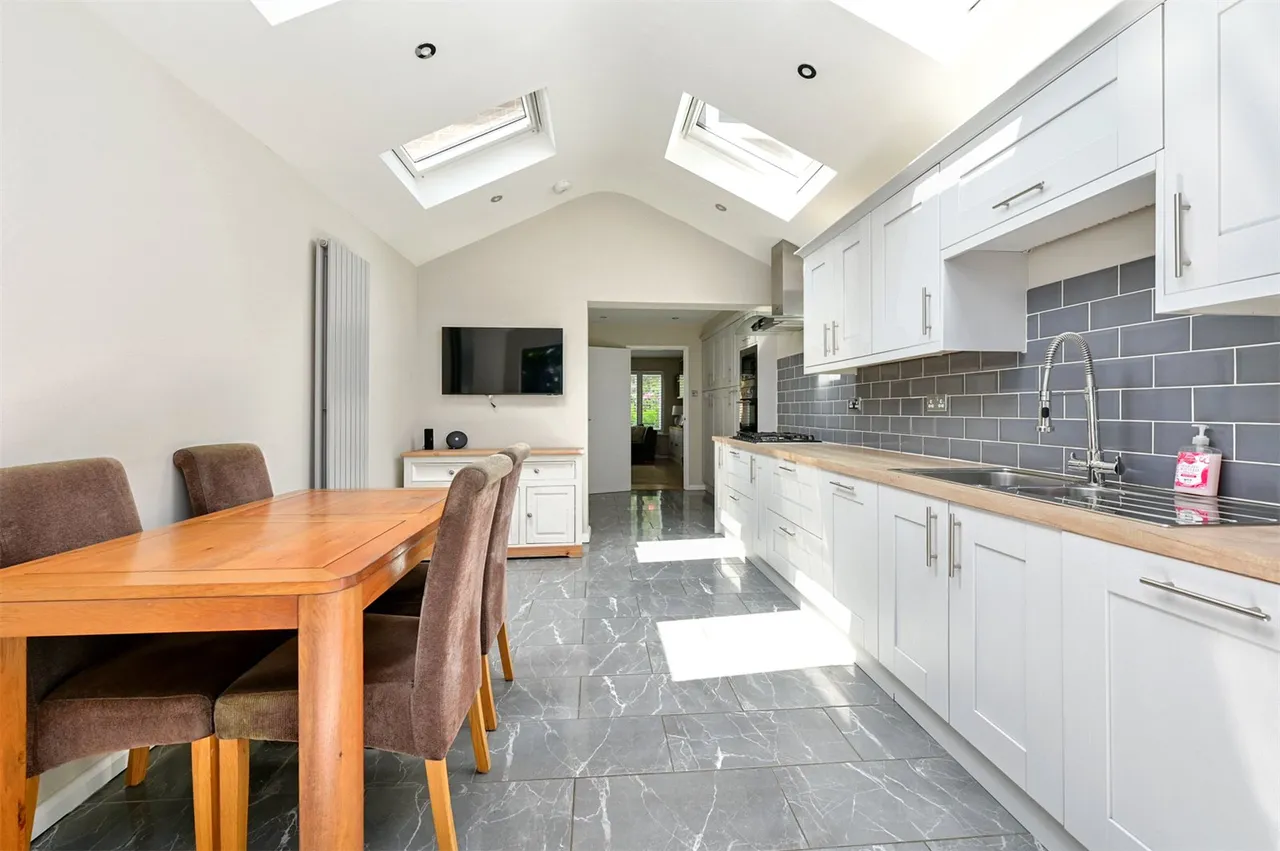 Lynwood Drive, Mytchett, Camberley, Surrey, GU16 6BU, photo 4