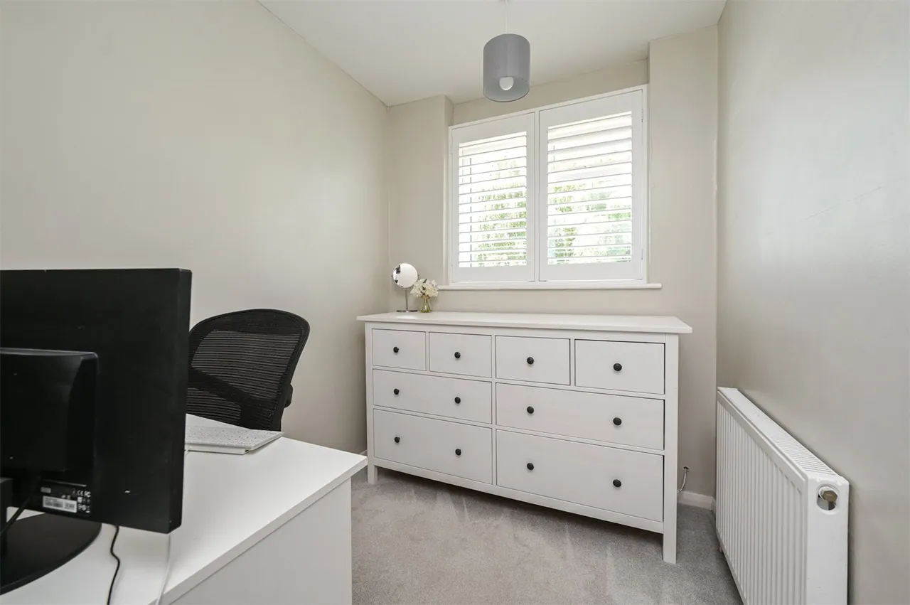 Lynwood Drive, Mytchett, Camberley, Surrey, GU16 6BU, photo 10
