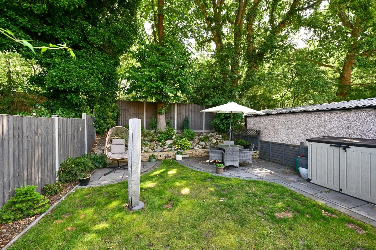 Lynwood Drive, Mytchett, Camberley, Surrey, GU16 6BU, photo 13