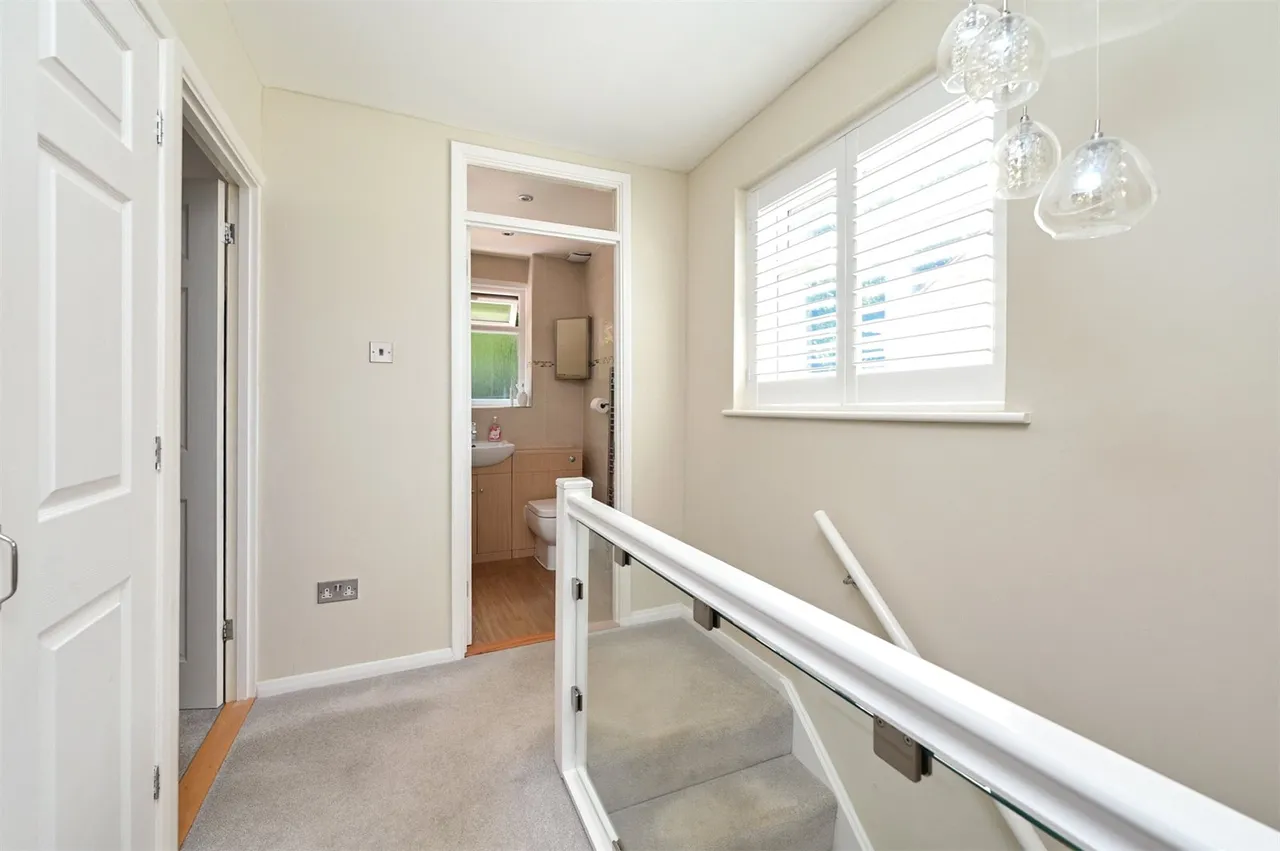 Lynwood Drive, Mytchett, Camberley, Surrey, GU16 6BU, photo 11