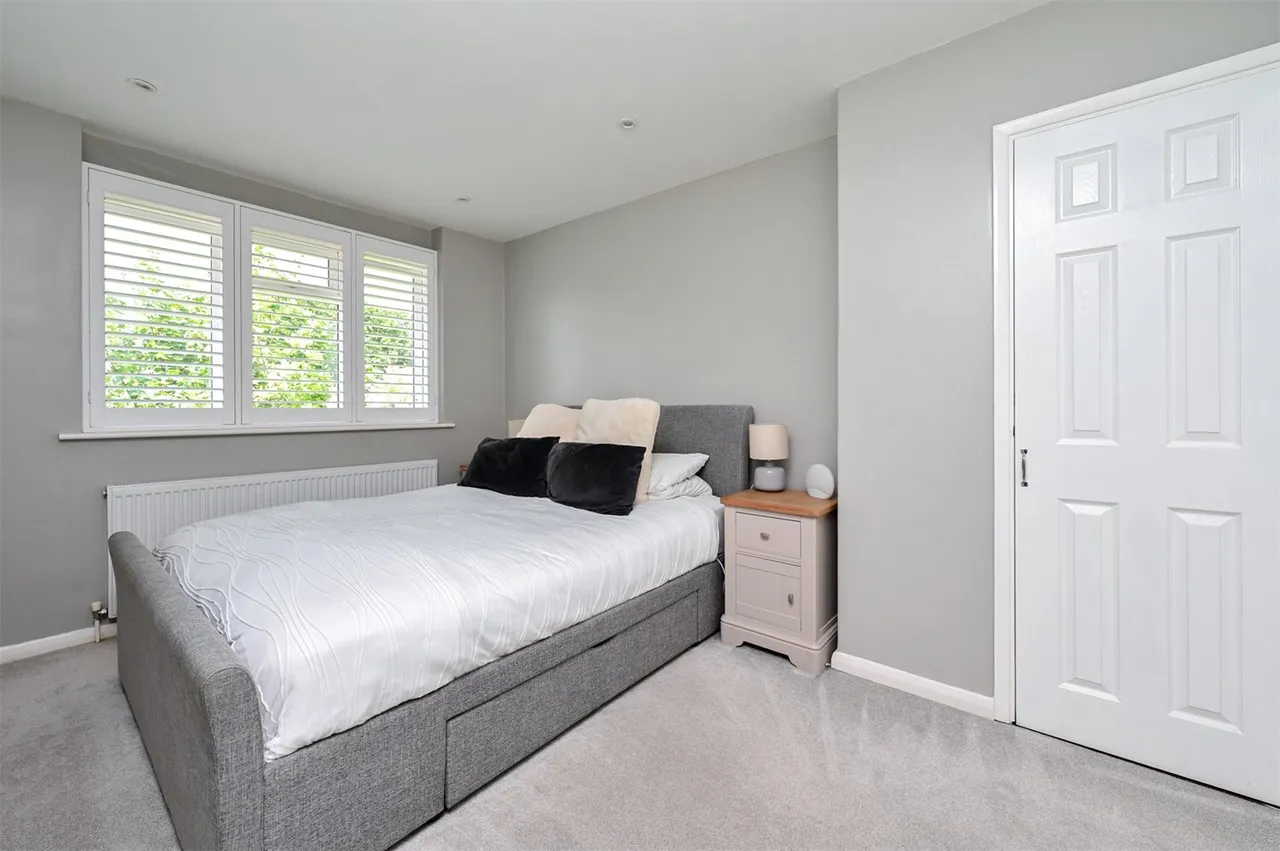 Lynwood Drive, Mytchett, Camberley, Surrey, GU16 6BU, photo 7