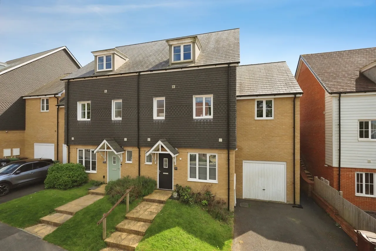 5 bed house for sale, Millennium Way, Heathfield, TN21