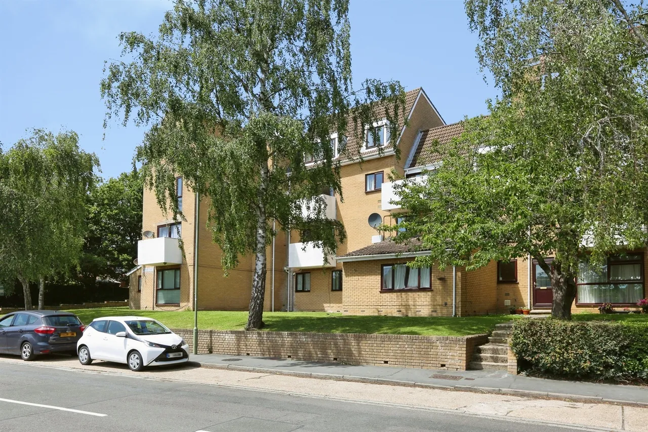 2 bed flat to rent, Frogmore, Fareham, PO14
