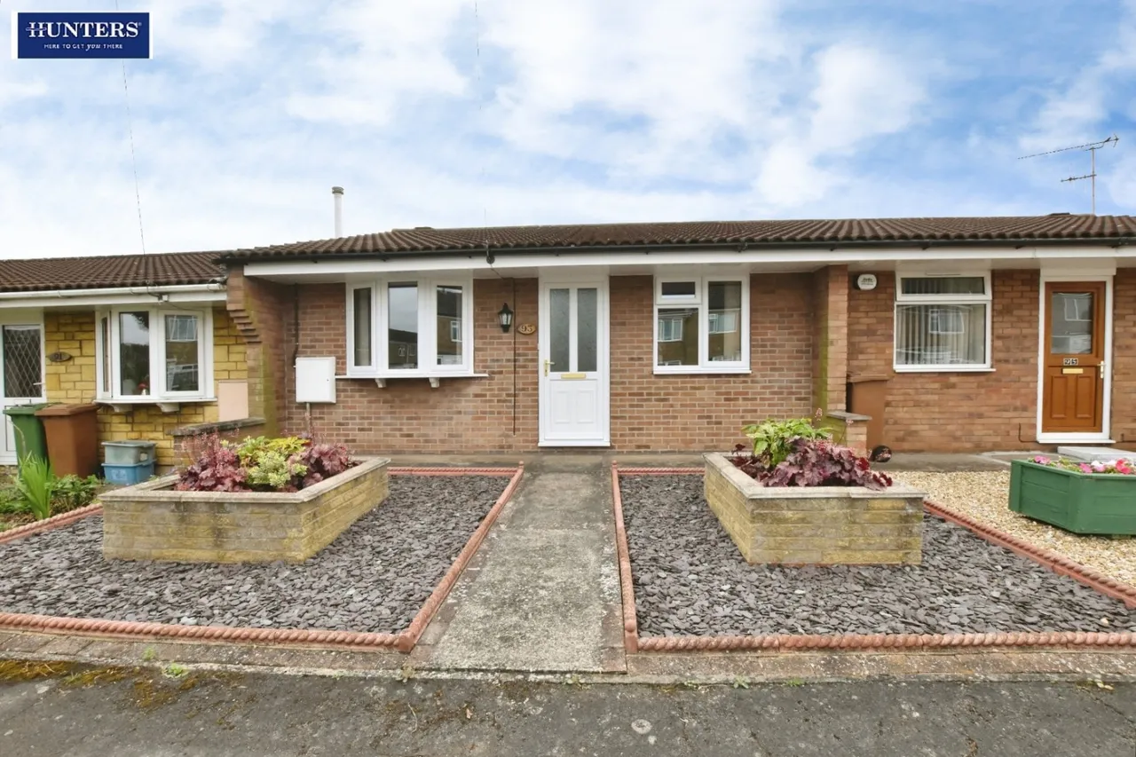 2 bed house for sale — Ancaster Court, Scunthorpe