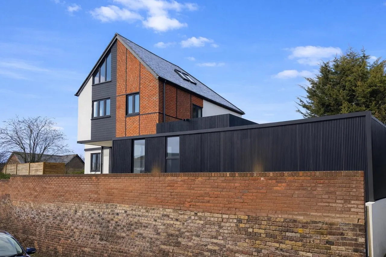 5 bed house for sale — Ridley Road, Rochester