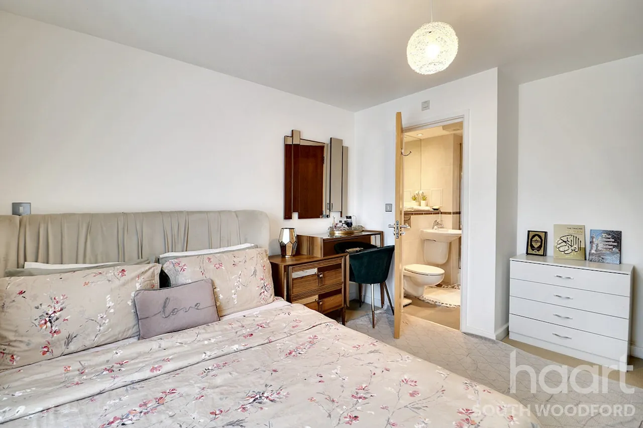 Queen Mary Avenue, South Woodford, E18, photo 7