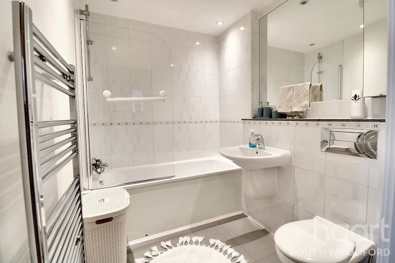 Queen Mary Avenue, South Woodford, E18, photo 11