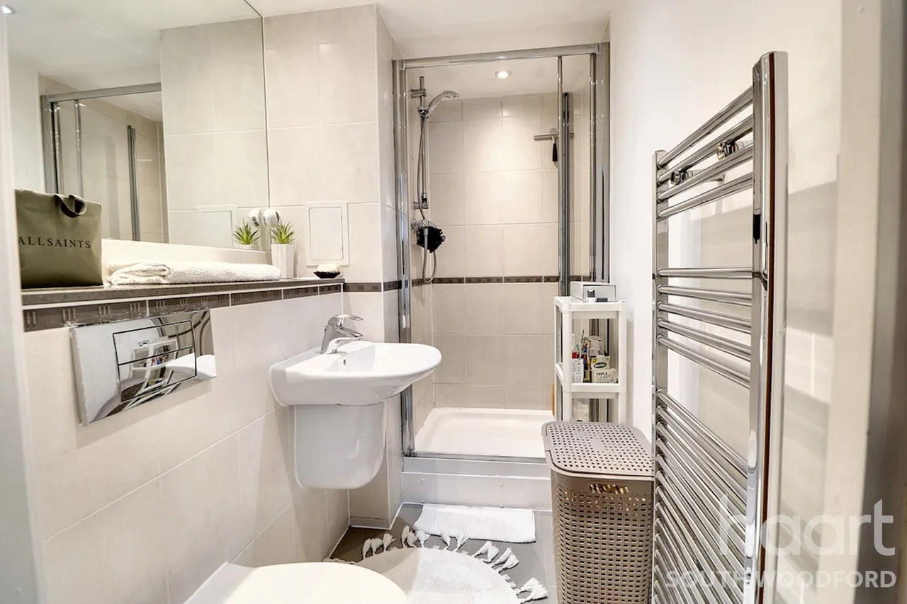 Queen Mary Avenue, South Woodford, E18, photo 8