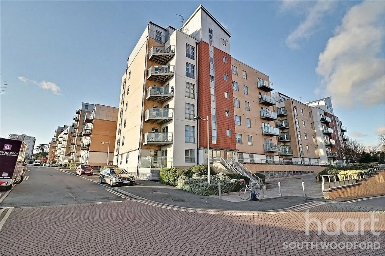 Queen Mary Avenue, South Woodford, E18, photo 4