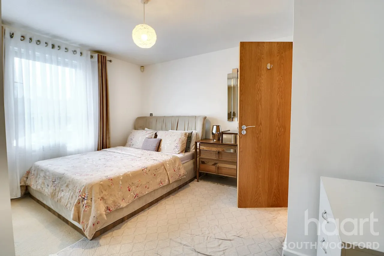 Queen Mary Avenue, South Woodford, E18, photo 5