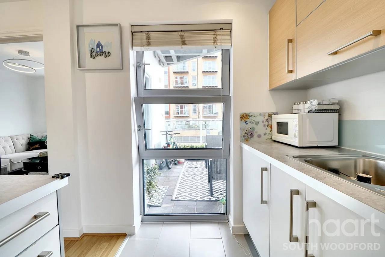 Queen Mary Avenue, South Woodford, E18, photo 14