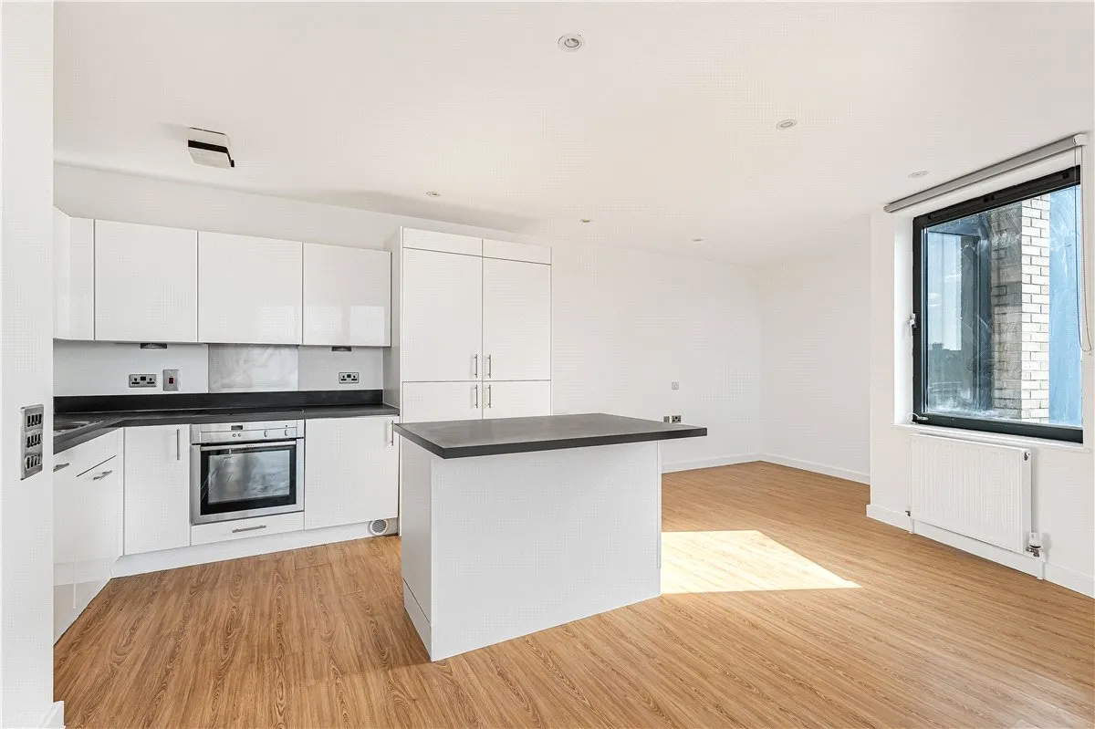 2 bed flat to rent, Park Village East, London, NW1