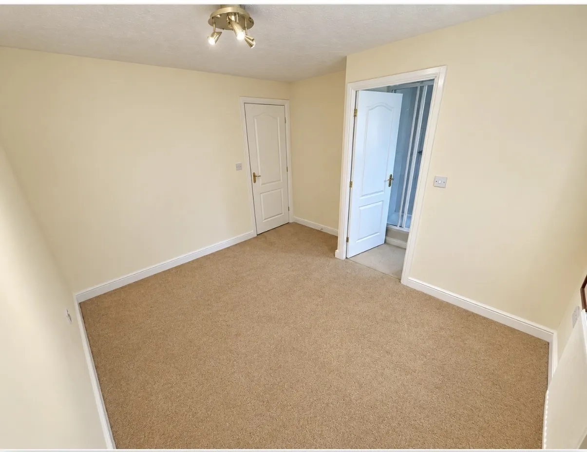 Green Close, Renishaw, S21, photo 8