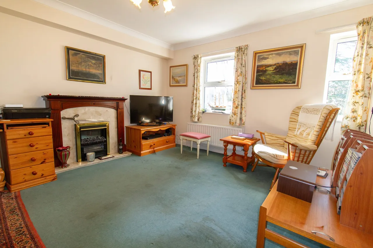 Branksome Walk Manor Branksomewood Road, Fleet, GU51 4SW, photo 2