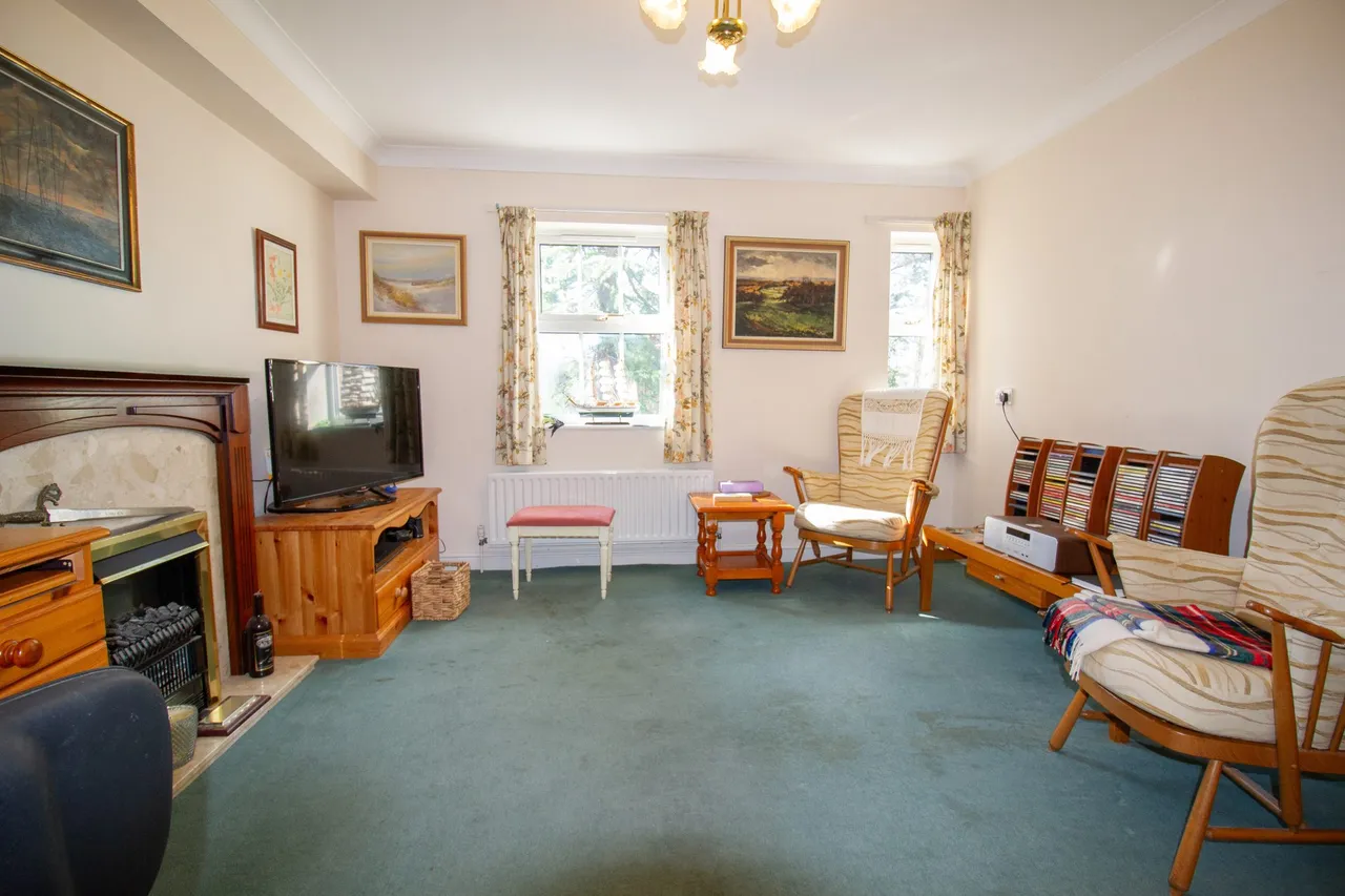 Branksome Walk Manor Branksomewood Road, Fleet, GU51 4SW, photo 4