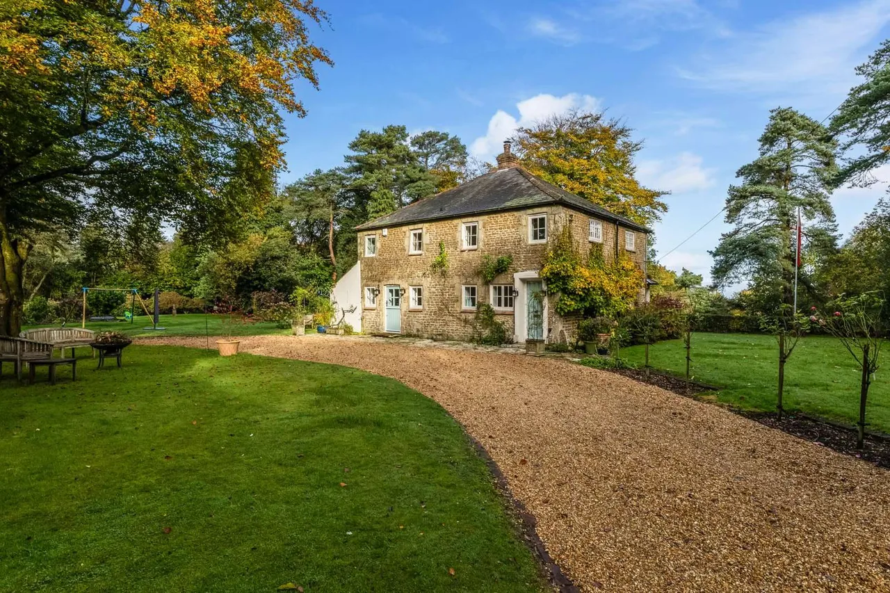 3 bed house for sale — London Road, Hindhead, Surrey, GU26 6AB