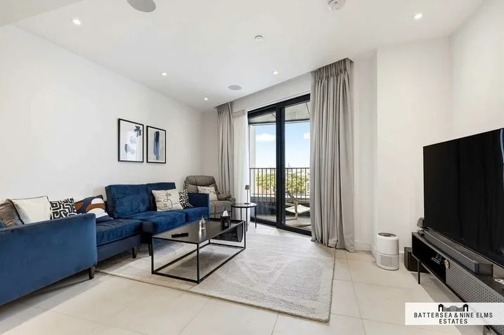 2 bed flat to rent, Linear Place, London, SW11