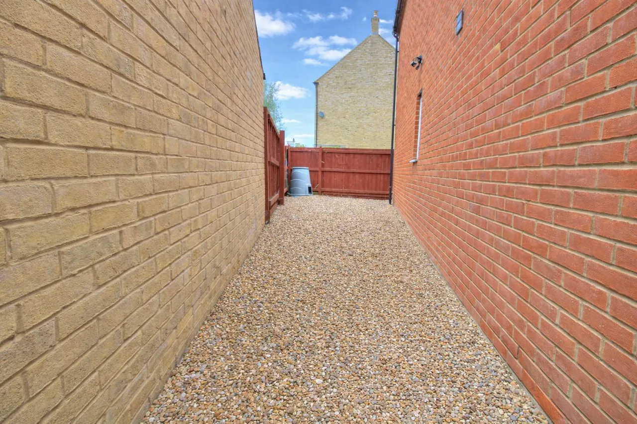Saltwood Avenue, Milton Keynes, MK4, photo 24