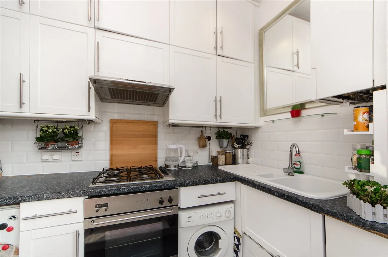 Goldhawk Road, London, W12, photo 2