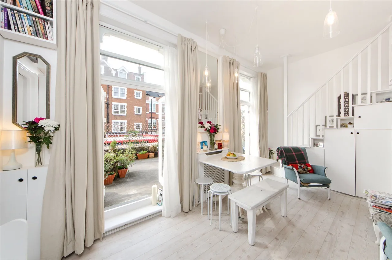 flat for sale — Goldhawk Road, London, W12
