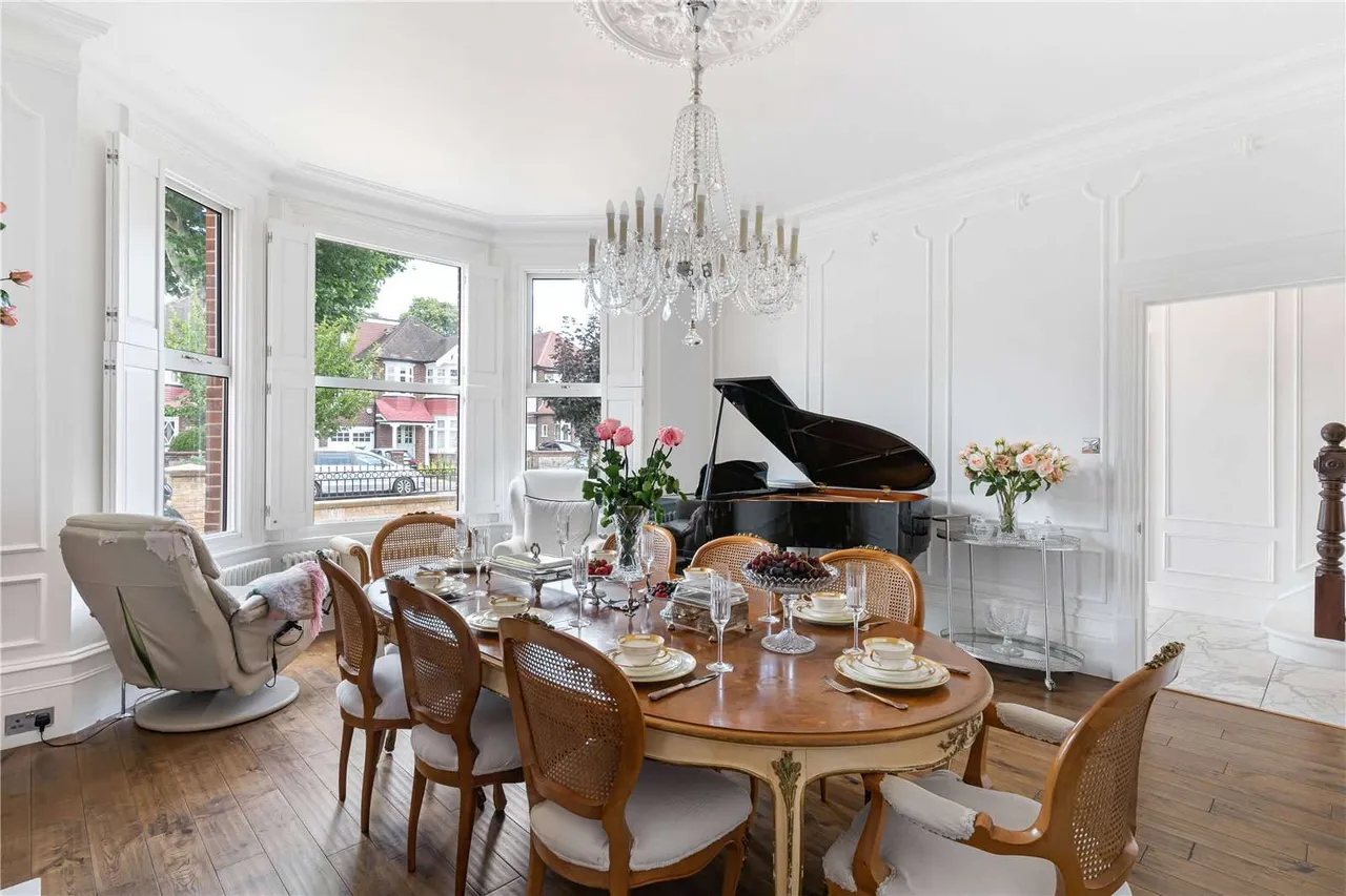 Rosemont Road, London, W3, photo 9