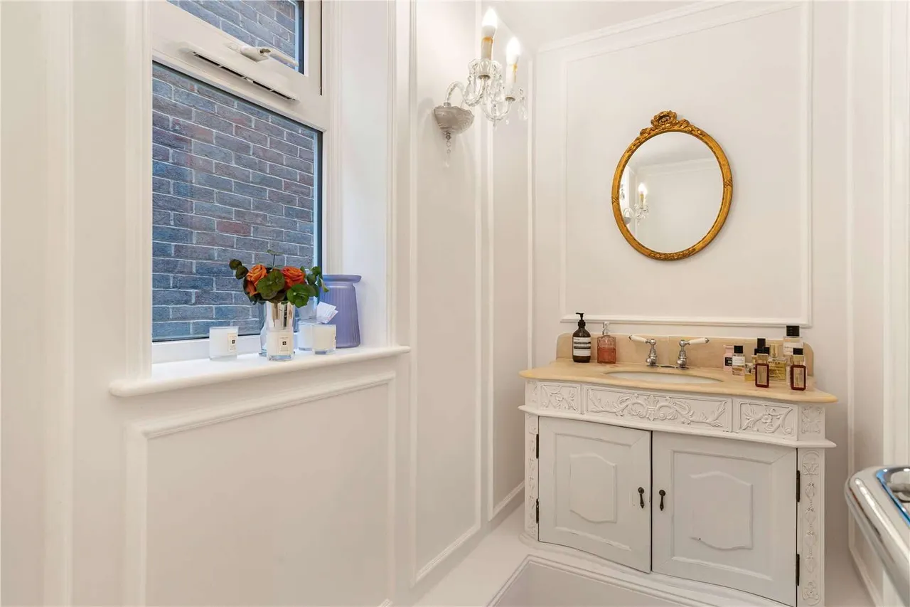 Rosemont Road, London, W3, photo 16