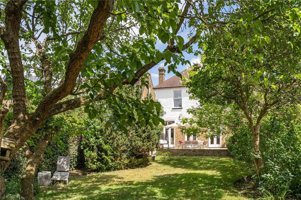 Rosemont Road, London, W3, photo 19