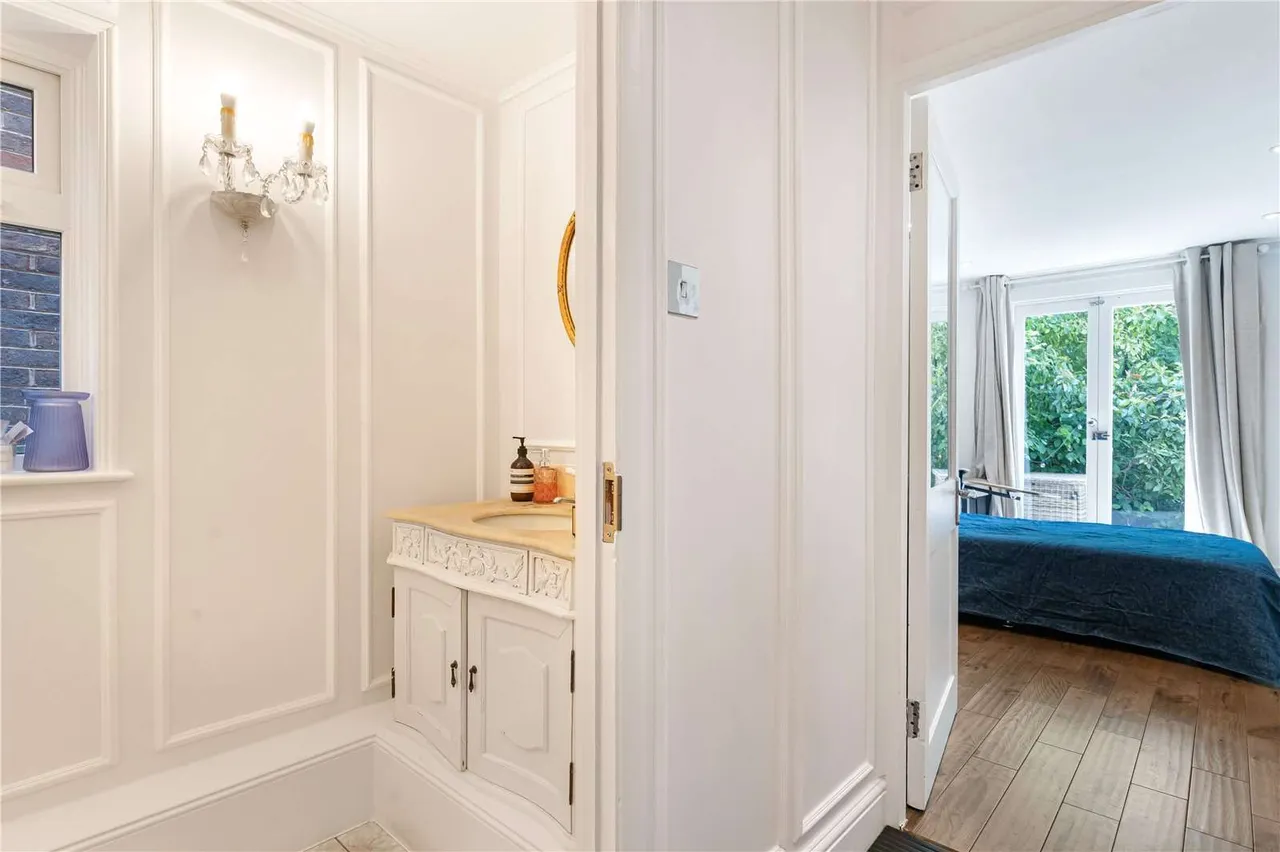 Rosemont Road, London, W3, photo 15