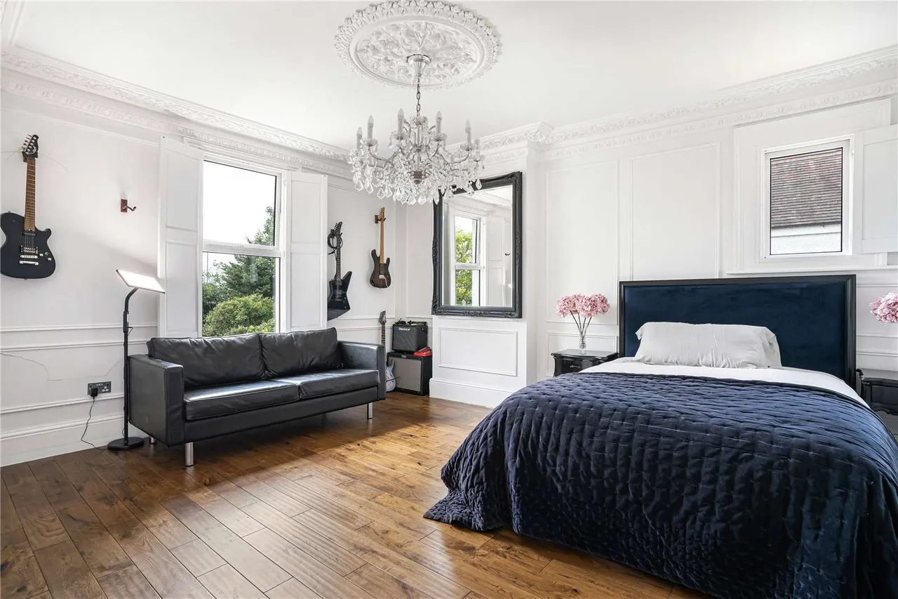 Rosemont Road, London, W3, photo 13