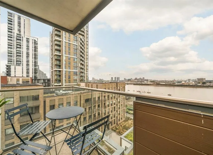 3 bed flat for sale — Barge Walk, Greenwich, SE10