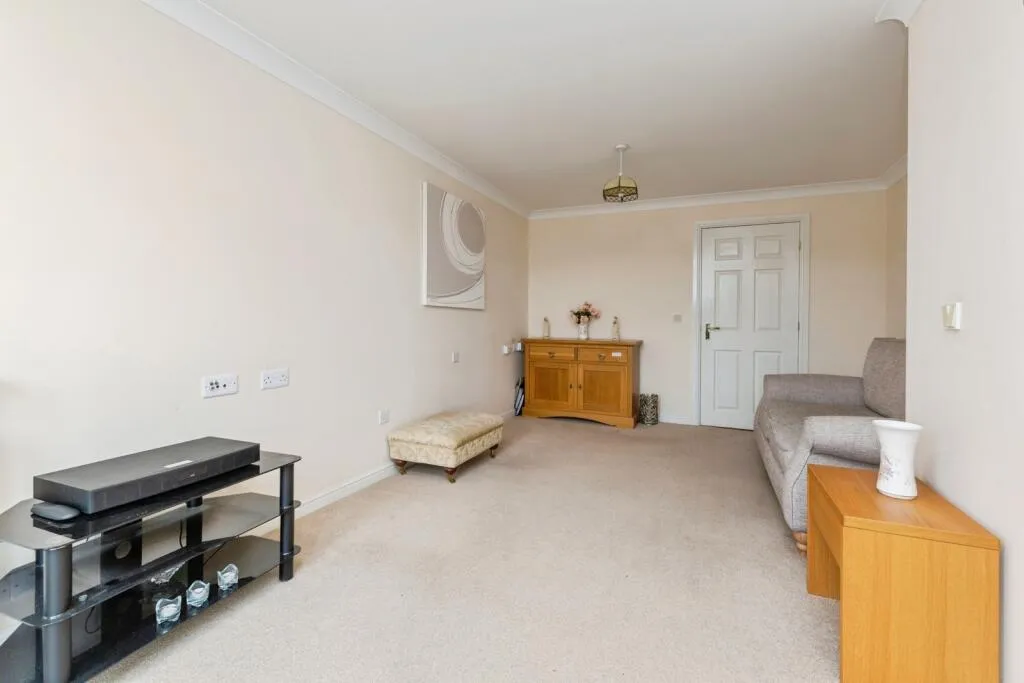 Fairweather Court/Central - Darlington, photo 3