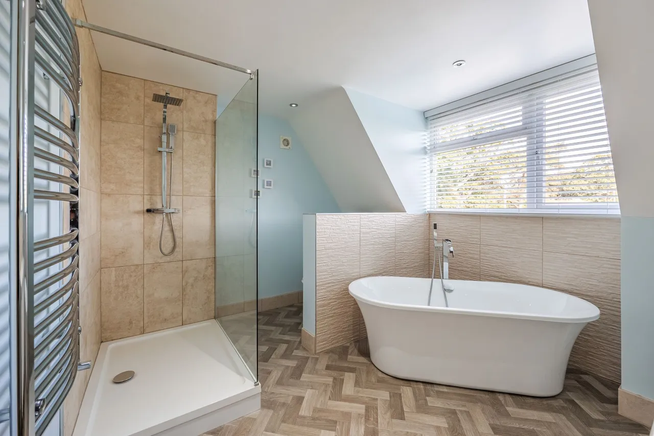 A Wonderfully Flexible Home in Postwick, photo 9