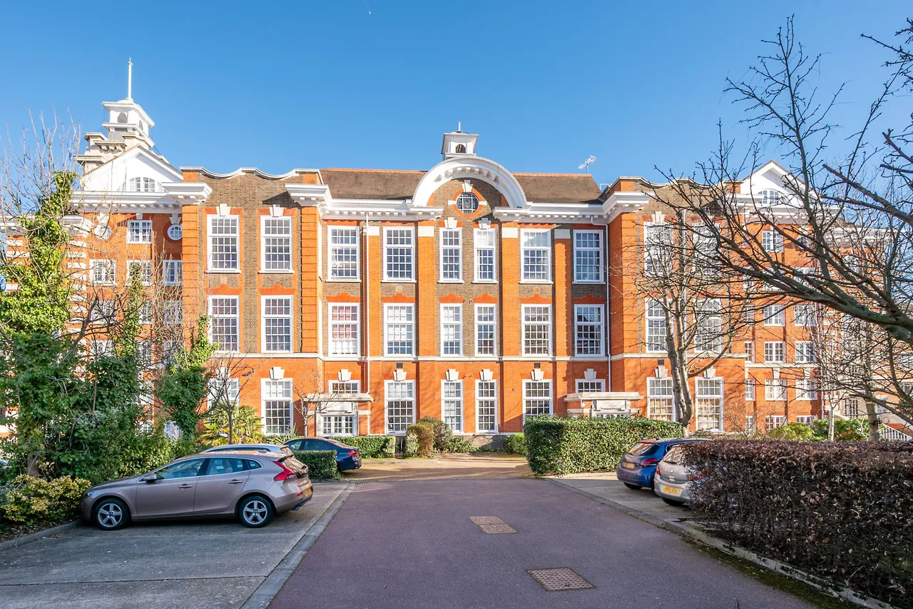 2 bed flat to rent — 18 Downings House, 21 Southey Road, London