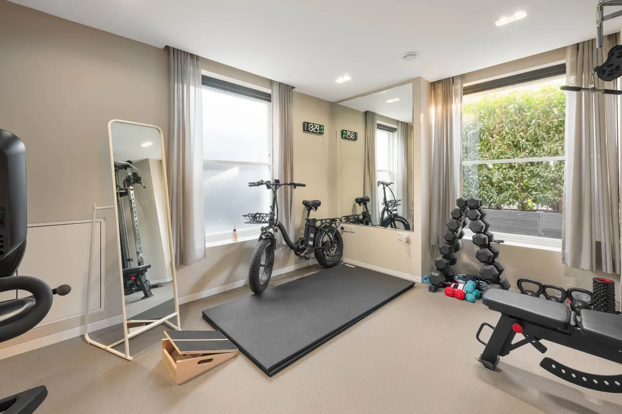 Victoria Gardens, Notting Hill, London, W11 3PE, photo 11
