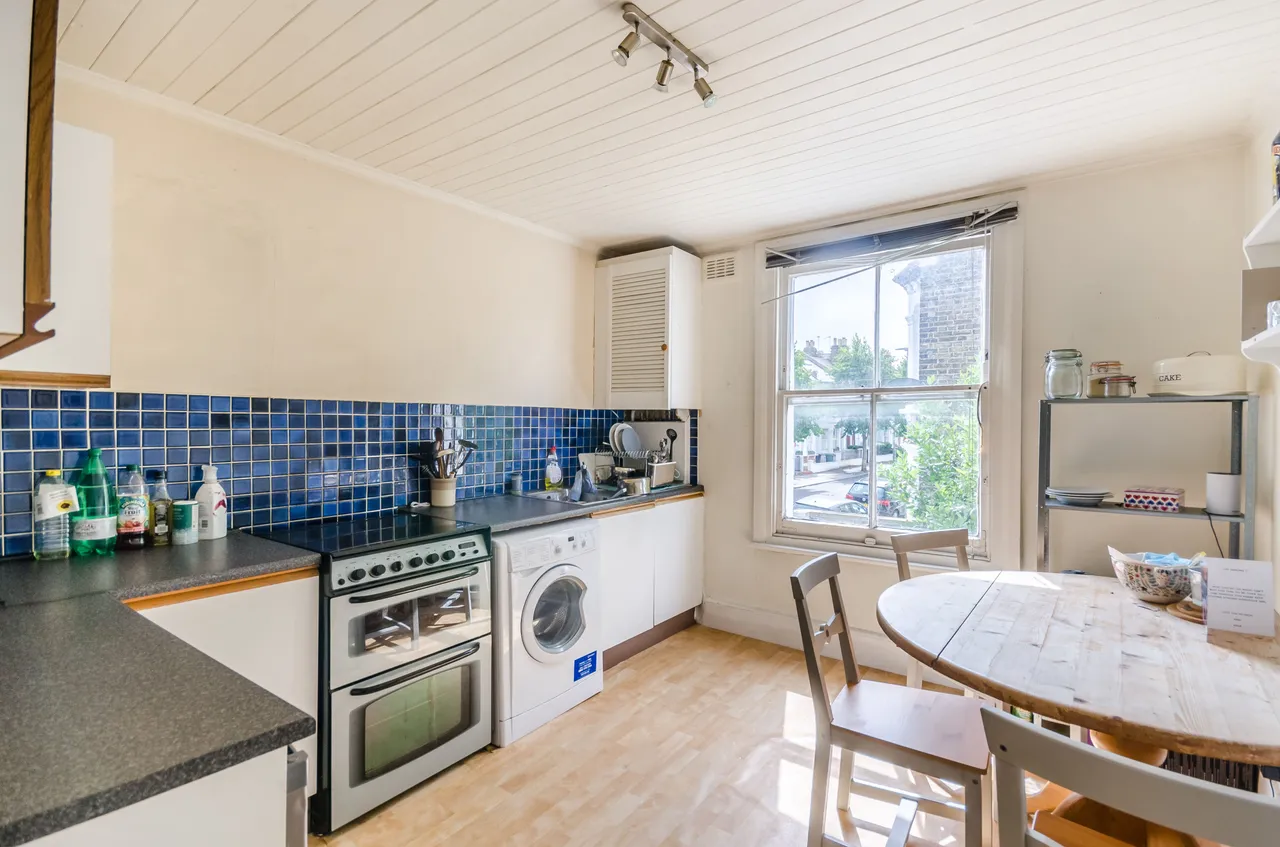 76 Wakehurst Road, London, photo 2