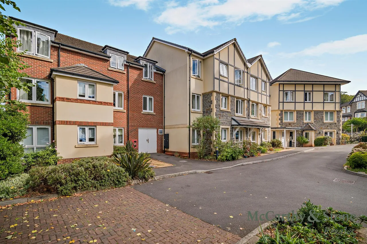 1 bed house for sale, Overnhill Road, Downend, BS16