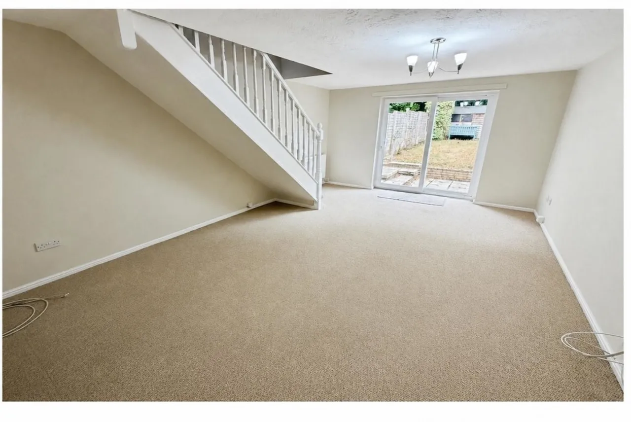 Gander Drive, RG24, photo 2