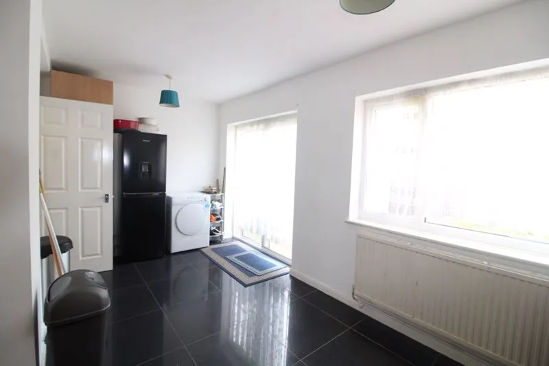 Taunton Avenue, Luton LU2 0LN, photo 7