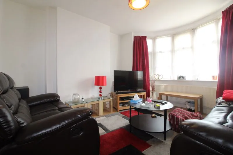 Taunton Avenue, Luton LU2 0LN, photo 5