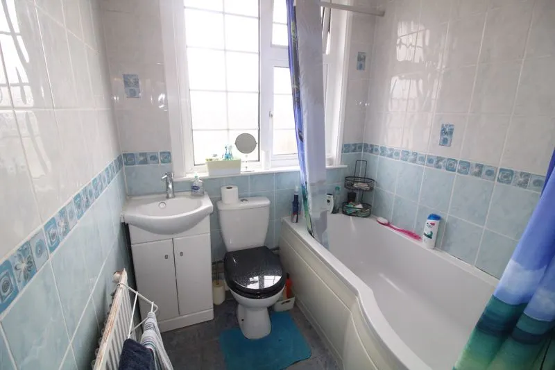 Taunton Avenue, Luton LU2 0LN, photo 4