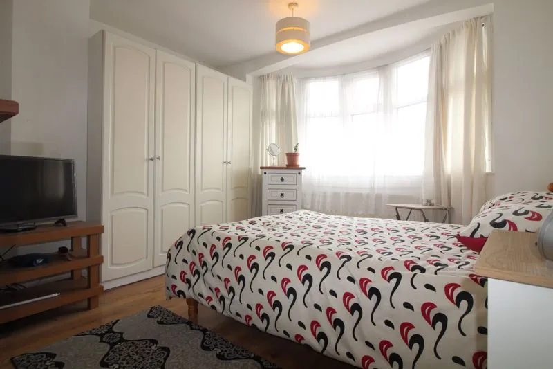 Taunton Avenue, Luton LU2 0LN, photo 12