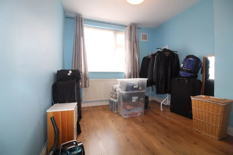 Taunton Avenue, Luton LU2 0LN, photo 9