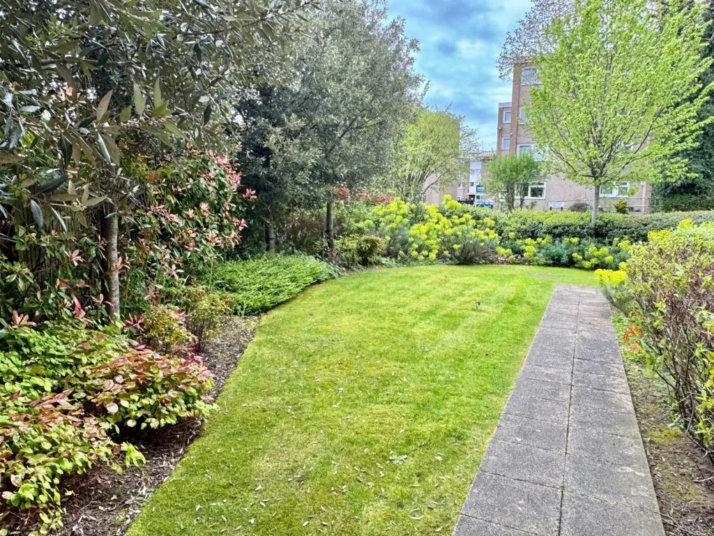 York Road, LS22, photo 4