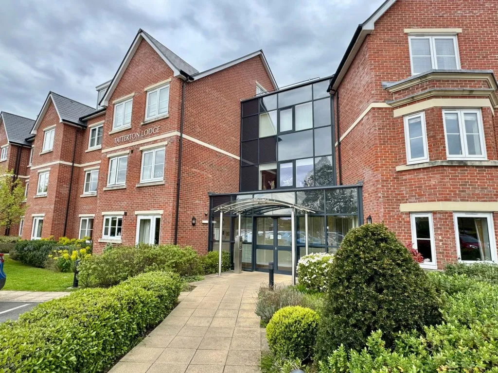 1 bed flat for sale, York Road, LS22